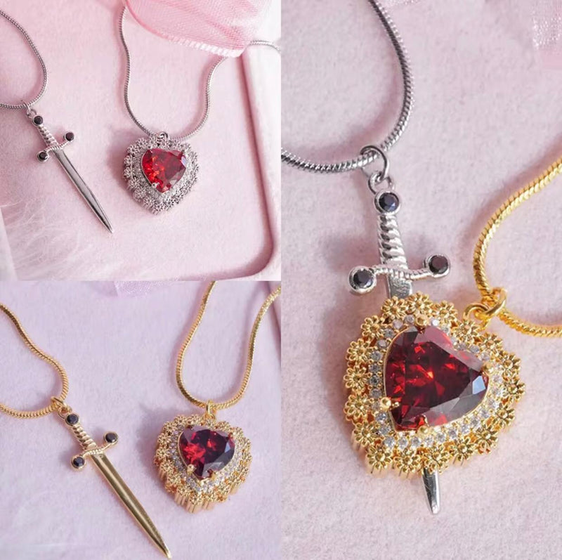 Par de Colar Coração e Espada Charmed Love - Surpreenda quem você ama